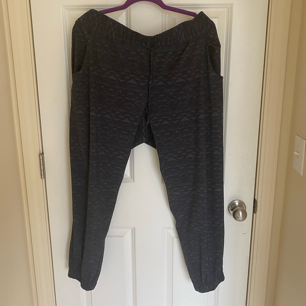 Lucy joggers size XL